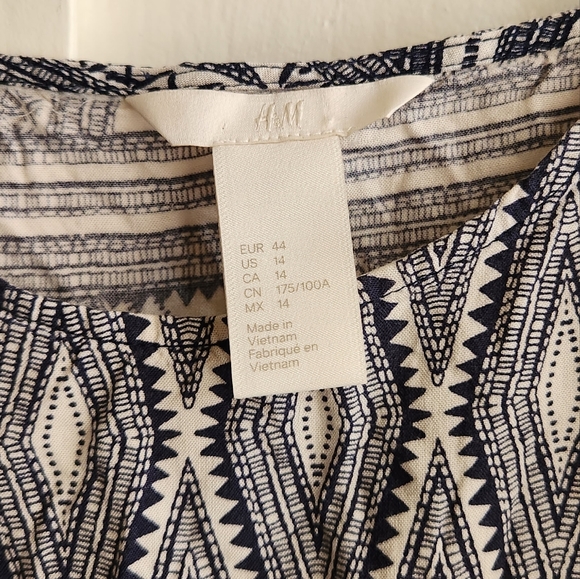 H&M- Geometric Dress - Picture 6 of 7